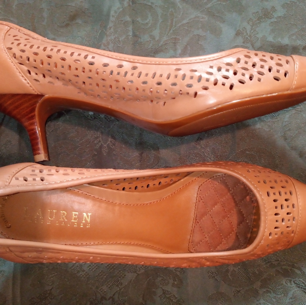 By: Lauren  Ralph Lauren.  (( Size 10B. ))